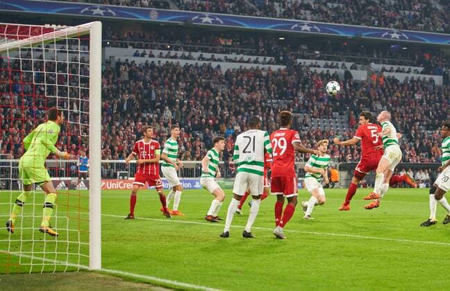 Mats Hummels FCB 5 Torschuß shoots the goal to 3 0 FC Bavaria Munich Celtic Glasgow Group stage Leg Football UEFA Champions League Munich 18 10 2017 CL Season 2017 2018