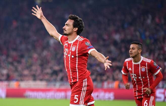 Football Champions League Season 2017 2018 Group stage FC Bavaria Munich Celtic Glasgow 18 10 2017 goal celebration After the 3 0 Scorer Mats Hummels FC Bavaria Munich Munich