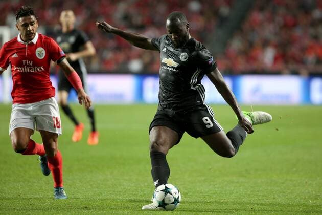 October 18, 2017 - Lisbon, Portugal - Manchester United ManU s Belgian forward Romelu Lukaku (R ) vies with Benfica s Argentine midfielder Eduardo Salvio during the UEFA Champions League football match SL Benfica vs Manchester United at the Luz stadium in Lisbon, Portugal on October 18, 2017. Photo: UEFA Champions League football match SL Benfica vs Manchester United - ZUMAf123 20171018_zap_f123_001 Copyright: xPedroxFiuzax