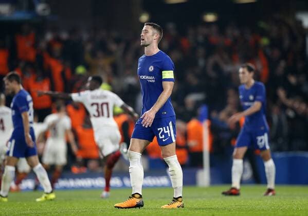 Fußball, CL, FC Chelsea - AS Rom Chelsea s Gary Cahill looks on dejected after Roma s second goal during the champions league group match at Stamford Bridge Stadium, London. Picture date 18th October 2017. Picture credit should read: David Klein Sportimage EDITORIAL USE ONLY. No use with unauthorised audio, video, data, fixture lists, club league logos or live services. Online in-match use limited to 120 images, no video emulation. No use in betting, games or single club league player publications.