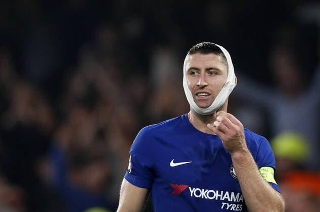 Fußball, CL, FC Chelsea - AS Rom Chelsea s Gary Cahill gets an injury to his head during the champions league group match at Stamford Bridge Stadium, London. Picture date 18th October 2017. Picture credit should read: David Klein Sportimage EDITORIAL USE ONLY. No use with unauthorised audio, video, data, fixture lists, club league logos or live services. Online in-match use limited to 120 images, no video emulation. No use in betting, games or single club league player publications.