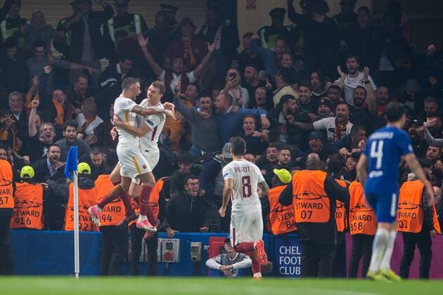 Fußball, CL, FC Chelsea - AS Rom Edin Dzeko of Roma celebrates scoring his side third goal during the UEFA Champions League Group C match between Chelsea and Roma at Stamford Bridge, London, England on 18 October 2017. Copyright: xSalvioxCalabresex 17170024