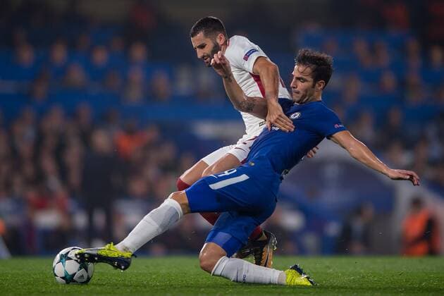 Fußball, CL, FC Chelsea - AS Rom Cesc Fabregas of Chelsea and Maxime Gonalons of Roma during the UEFA Champions League Group C match between Chelsea and Roma at Stamford Bridge, London, England on 18 October 2017. Copyright: xSalvioxCalabresex 17170028
