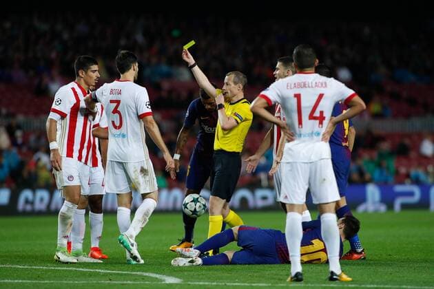 18th October 2017 Barcelona Spain Champions League F C Barcelona v Olympiacos F C Sasa Zdjar receives yellow cards Photo Andres Garcia AFP7  xAndresxGarciax xAFP7x xFCxBarcelonaxvxOlympiacos,xChampionsxLeague.xOctx18thx2017x