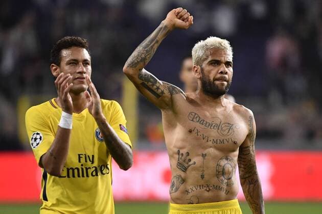 Fußball, CL, RSC Anderlecht - Paris St. Germain PSG s Neymar Jr and PSG s Dani Alves pictured during a third game (out of 6) in the group stage (Group B) of the UEFA Champions League competition between Belgian soccer team RSC Anderlecht and French club PSG Paris Saint-Germain, Wednesday 18 October 2017 in Brussels. DIRKxWAEM  x05185543x