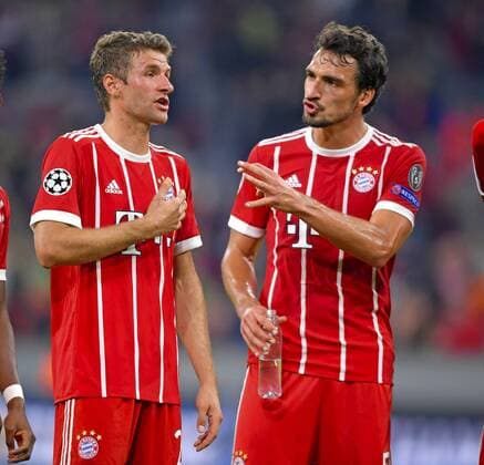 18 10 2017 Football UEFA Champions League 2017 2018 Group stage 3 Matchday FC Bavaria Munich Celtic Glasgow in the Alliance Arena Munich After the Game v left Thomas Mueller FC Bavaria Munich with Mats Hummels Bavaria Munich