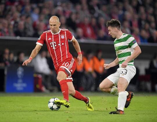 18 10 2017 Football UEFA Champions League 2017 2018 Group stage 3 Matchday FC Bavaria Munich Celtic Glasgow in the Alliance Arena Munich v left Arjen seals FC Bavaria Munich against Kieran Tierney Celtic Glasgow