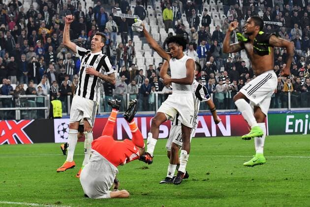 Esultanza Juventus a fine partita. Celebration at the end of the match Torino 18-10-2017 Allianz Stadium Football Calcio Champions League Group D Juventus - Sporting CP Foto Andrea Staccioli Insidefoto