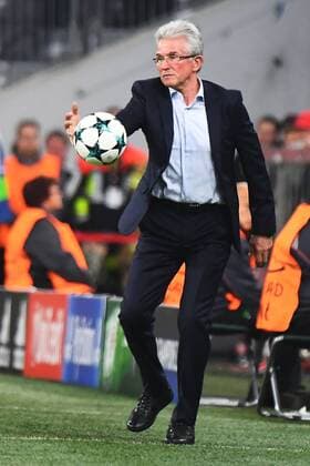 18 10 2017 xJHx Football Champions League FC Bavaria Munich Celtic Glasgow emspor v l team manager Jupp Heynckes FCB FC Bavaria Munich gives Statement gesticulates with the Poor gesticulate Gives instructions gesticulate Munich