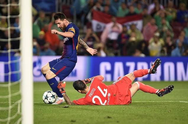BARCELONA, 18-10-2017. Champions League 2017 2018. Barcelona 3-1 Olympiacos. Lionel Messi of FC Barcelona Barca and Silvio Proto of FC Barcelona. Barcelona - Olympiacos  x1765528x