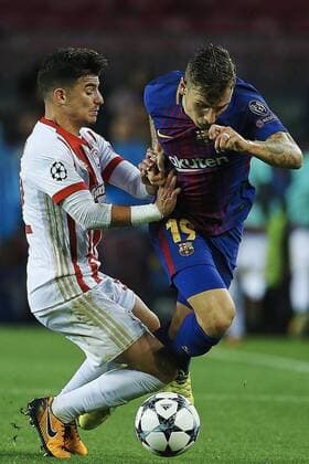 FC Barcelona Barca s Lucas Digne (R) and Olympiacos Thanasis Androustos vie for the ball during the UEFA Champions League thrid round groups phase match between FC Barcelona and Olympiacos at the Camp Nou stadium in Barcelona, Catalonia, Spain, 18 October 2017. FC Barcelona vs. Olympiacos !ACHTUNG: NUR REDAKTIONELLE NUTZUNG!  Copyright: xAlejandroxGarciax BCN040 20171018-636439662271854740