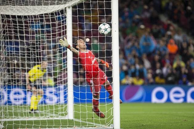 SPAIN Oct 18th Silvio Proto c nt avoid the goal number 100 of Lionel Messi at Uefa Champions League during the match between FC Barcelona Barca Olympiacos FC for the group stage round 1 of the Champions League held at Camp Nou Stadium on 18th October 2017 in Barcelona Spain Credit Mikel Trigueros Urbanandsport Cordon Press  xCordonxPressx xSPAINx-xFCxBarcelonax-xOlympiacosxFCx-xxChampionsxLeaguex-x2017 18x