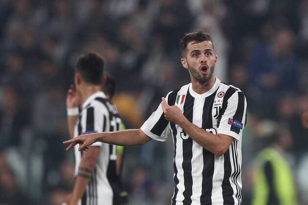 October 18, 2017 - Athens, Greece - Juventus midfielder Miralem Pjanic (5) during the Uefa Champions League group stage football match n.3 JUVENTUS - SPORTING on 18 10 2017 at the Allianz Stadium in Turin, Italy. Juventus v Sporting CP - UEFA Champions League  - ZUMAn230 20171018_zaa_n230_119 Copyright: xMatteoxBottanellix