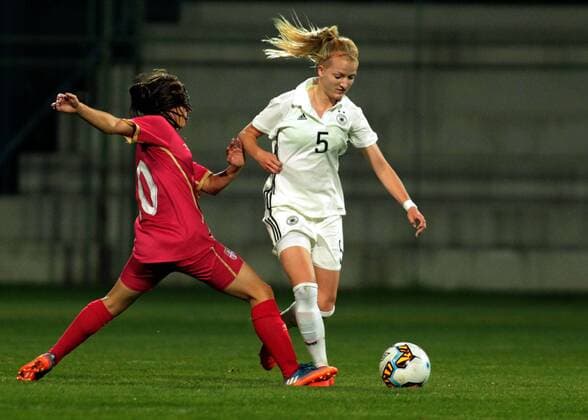18.10.2017 Belgrade Serbia-Germany U19-Under 19 International Friendly Länderspiel match women s football Kim Fellhauer(r) Germany : 
