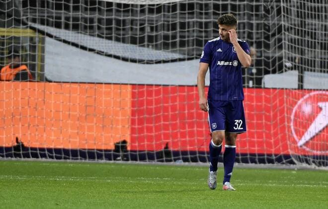 ANDERLECHT, BELGIUM - OCTOBER 18 : Leander Dendoncker midfielder of RSC Anderlecht looks dejected d FOOTBALL : RSC Anderlecht vs Paris Saint Germain - Ligue des Champions - 18 10 2017 PhotoNews Panoramic  775030940