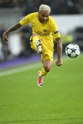 ANDERLECHT, BELGIUM - OCTOBER 18 : Dani Alves midfielder of PSG in action during the Champions League Group B match between RSC Anderlecht and Paris Saint-Germain on October 18, 2017 in Anderlecht, Belgium, 18 10 2017 FOOTBALL : RSC Anderlecht vs Paris Saint Germain - Ligue des Champions - 18 10 2017 PhotoNews Panoramic  775030940