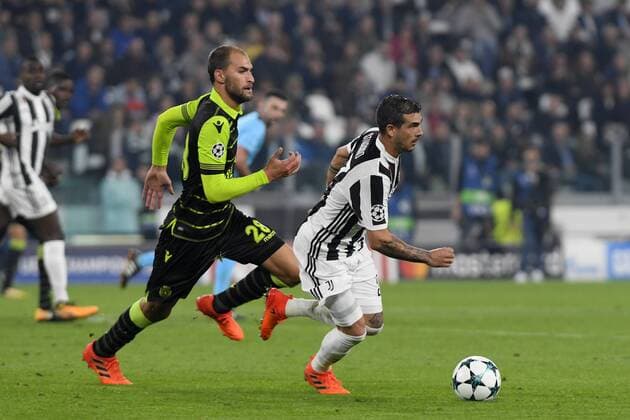 18th October 2017, Juventus Stadium, Turin, Italy; UEFA Champions League, Juventus versus Sporting Lisbon; Bas Dost chases Stefano Sturaro  ActionPlus11941381