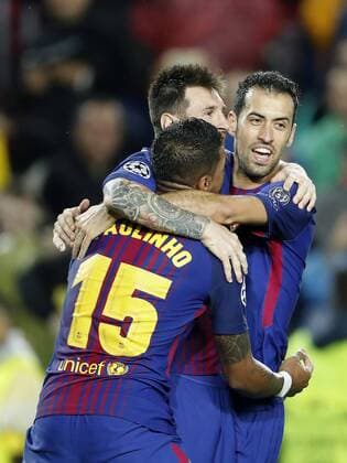 (L-R) Paulinho of FC Barcelona Barca Lionel Messi of FC Barcelona, Sergio Busquets of FC Barcelona during the UEFA Champions League group D match between FC Barcelona and Olympiacos on October 18, 2017 at the Camp Nou stadium in Barcelona, Spain. UEFA Champions League 2017 2018 xVIxVIxImagesx xMauricexvanxSteenxIVx 9050217