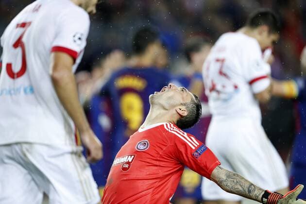(L-R) Alberto Botia of Olympiacos, goalkeeper Silvio Proto of Olympiacos, Dimitris Nikolaou of Olympiacos during the UEFA Champions League group D match between FC Barcelona Barca and Olympiacos on October 18, 2017 at the Camp Nou stadium in Barcelona, Spain. UEFA Champions League 2017 2018 xVIxVIxImagesx xMauricexvanxSteenxIVx 9050233
