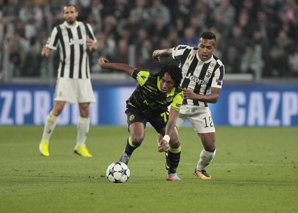 October 18, 2017 - Turin, Italy - Alex Sandro during Champions League match between Juventus and Sporting Clube de Portugal, in Turin, on October 17, 2017 Juventus v Sporting CP - UEFA Champions League  - ZUMAn230 20171018_zaa_n230_477 Copyright: xLorisxRosellix