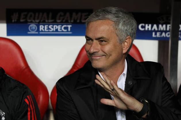 Bilder des Tages - SPORT October 18, 2017 - Lisbon, Lisbon, Portugal - Manchester Uniteds head coach Jose Mourinho from Portugal during the match between SL Benfica v Manchester United ManU FC UEFA Champions League playoff match at Luz Stadium on October 18, 2017 in Lisbon, Portugal. SL Benfica v Manchester United - UEFA Champions League  - ZUMAn230 20171018_zaa_n230_700 Copyright: xDpix