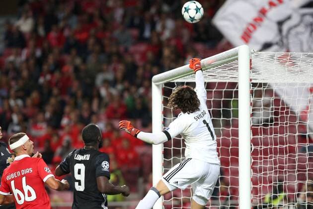 October 18, 2017 - Lisbon, Portugal - Benfica s Belgian goalkeeper Mile Svilar makes a safe during the UEFA Champions League football match SL Benfica vs Manchester United ManU at the Luz stadium in Lisbon, Portugal on October 18, 2017. SL Benfica v Manchester United - UEFA Champions League  - ZUMAn230 20171018_zaa_n230_630 Copyright: xPedroxFiuzax
