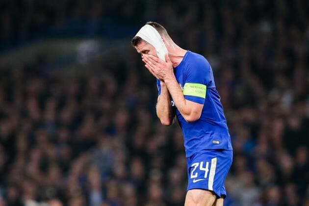 Gary Cahill (Chelsea), OCTOBER 18, 2017 - Football Soccer : Gary Cahill of Chelsea with a head bandage reacts after missing a chance during the UEFA Champions League Group Stage match between Chelsea and AS Roma at Stamford Bridge in London, England. Noxthirdxpartyxsales  (mdga017274)