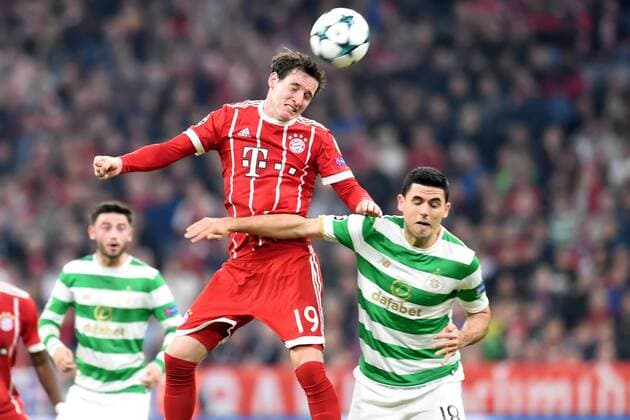 Football Champions League 03 Matchday FC Bavaria Munich Celtic Glasgow at 18 10 2017 in the Alliance Arena in Munich Sebastian Rudy Munich in duel against Tom Rogic Celtic FC MT