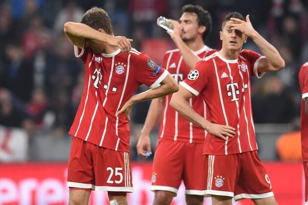 Football Champions League 03 Matchday FC Bavaria Munich Celtic Glasgow at 18 10 2017 in the Alliance Arena in Munich Thomas Mueller Mueller Muller Munich Mats Hummels Munich and Robert Lewandowski Munich dissatisfied disappointed DISAPPOINTED depressed MT