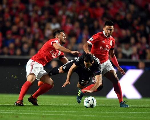 (171019) -- LISBON, Oct.19, 2017 -- Manchester United ManU s Henrikh Mkhitaryan (C) vies with Eduardo Salvio (R) and Pizzi of Benfica during the third round match of Group A of 2017-18 UEFA Champions League between Benfica and Manchester United at the Luz stadium in Lisbon, Portugal on Oct. 18, 2017. Benfica lost 0-1.) (SP)PORTUGAL-LISBON-SOCCER-UEFA CHAMPIONS LEAGUE-BENFICA VS MANCHESTER UNITED ZhangxLiyun 