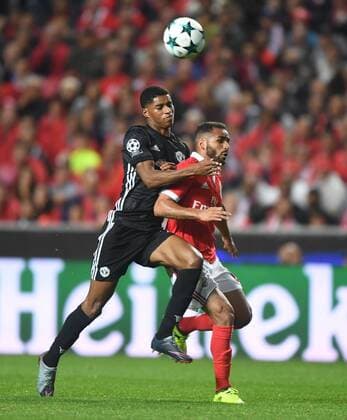 (171019) -- LISBON, Oct.19, 2017 -- Manchester United ManU s Marcus Rashford (L) vies with Benfica s Douglas dos Santos during the third round match of Group A of 2017-18 UEFA Champions League between Benfica and Manchester United at the Luz stadium in Lisbon, Portugal on Oct. 18, 2017. Benfica lost 0-1.) (SP)PORTUGAL-LISBON-SOCCER-UEFA CHAMPIONS LEAGUE-BENFICA VS MANCHESTER UNITED ZhangxLiyun 