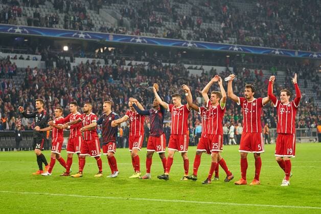 Final cheering with supporters Sebastian Rudy FCB 19 Mats Hummels FCB 5 Thomas Mueller Mueller FCB 25 Robert Lewandowski FCB 9 Sebastian Rudy FCB 19 Arjen seals FCB 10 Joshua KIMMICH FCB 32 Arturo Vidal FCB 23 James Rodriguez FCB 11 Rafinha FCB 13 Sven Ulreich FCB 26 Goalkeeper FC Bavaria Munich Celtic Glasgow 3 0 Group stage Leg Football UEFA Champions League Munich 18 10 2017 CL Season 2017 2018