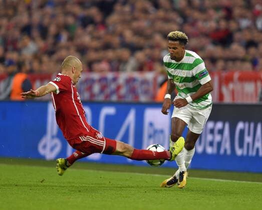 18 10 2017 Football UEFA Champions League 2017 2018 Group stage 3 Matchday FC Bavaria Munich Celtic Glasgow in the Alliance Arena Munich v l Arjen seals FC Bavaria Munich against Scott Sinclair Celtic Glasgow