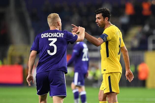 Football UEFA Champions League Season 2017 2018 Matchday 3 RSC Anderlecht vs Paris Saint Germain FC 18 10 2017 Stick Stadium Anderlecht Olivier Deschacht RSC Anderlecht Thiago Motto Paris SG