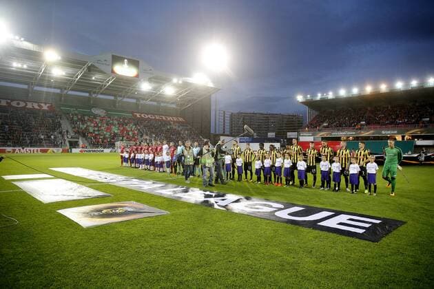 during the UEFA Europa League group K match match between sv Zulte Waregem and Vitesse Arnhem on October 19, 2017 at Regenboog stadium in Waregem, Belgium UEFA Europa League 2017 2018 xVIxVIxImagesx xJeroenxPutmansxIVx 9054864