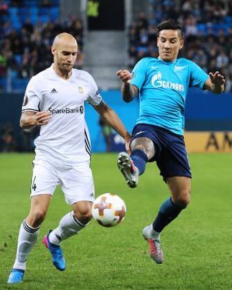 ST PETERSBURG, RUSSIA - OCTOBER 19, 2017: Rosenborg s Tore Reginiussen (L) and Zenit St Petersburg s Sebastian Driussi in their 2017-18 UEFA Europa League Group L Round 3 football match at the Saint Petersburg Stadium. Alexander Demianchuk TASS  TS0657C6
