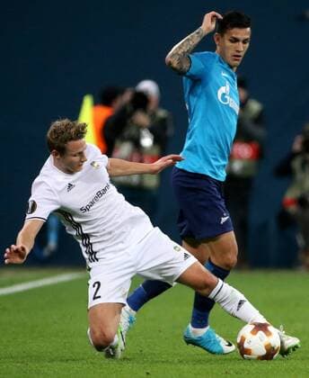 ST PETERSBURG, RUSSIA - OCTOBER 19, 2017: Rosenborg s Vegar Eggen Hedenstad (L) and Zenit St Petersburg s Leandro Paredes in their 2017-18 UEFA Europa League Group L Round 3 football match at Saint Petersburg Stadium. Alexander Demianchuk TASS  TS065829