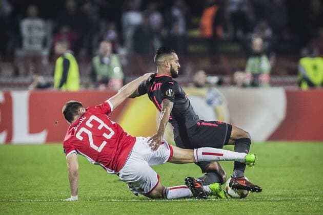 19th October 2017, Red Star Stadium, Belgrade, Serbia; UEFA Europa League Group Stage, Red Star Belgrade versus Arsenal; Forward Theo Walcott of Arsenal fights for the ball against Defender Milan Rodic of Red Star Belgrade  ActionPlus11941415