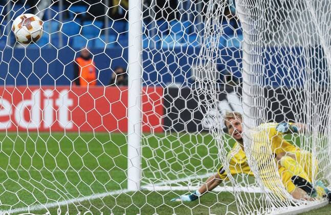ST PETERSBURG, RUSSIA - OCTOBER 19, 2017: Rosenborg goalkeeper Andre Hansen concedes a goal in their 2017-18 UEFA Europa League Group L Round 3 football match against Zenit St Petersburg at Saint Petersburg Stadium. Alexander Demianchuk TASS  TS065872