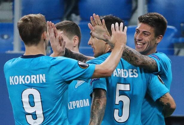 ST PETERSBURG, RUSSIA - OCTOBER 19, 2017: Zenit St Petersburg players celebrate scoring against Rosenborg in their 2017-18 UEFA Europa League Group L Round 3 football match at Saint Petersburg Stadium. Alexander Demianchuk TASS  TS065873