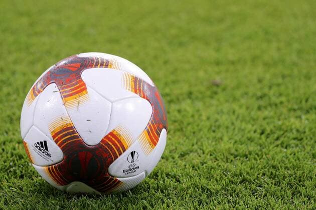 a Ball the Brand adidas is on the Lawn official Play ball Official Match Ball Symbolic image Symbol image symbol Football UEFA Europe League TSG 1899 Hoffenheim Istanbul Basaksehir xozx