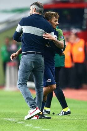 SOCCER - UEFA EL, Atiker vs RBS KONYA,TURKEY,19.OCT.17 - SOCCER - UEFA Europa League, Atiker Konyaspor vs Red Bull Salzburg. Image shows head coach Marco Rose and Fredrik Gulbrandsen (RBS). GEPAxpictures xFelixxRoittner