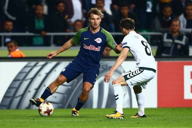 SOCCER - UEFA EL, Atiker vs RBS KONYA,TURKEY,19.OCT.17 - SOCCER - UEFA Europa League, Atiker Konyaspor vs Red Bull Salzburg. Image shows Fredrik Gulbrandsen (RBS) and Ferhat Oeztorun (Konyaspor). GEPAxpictures xFelixxRoittner