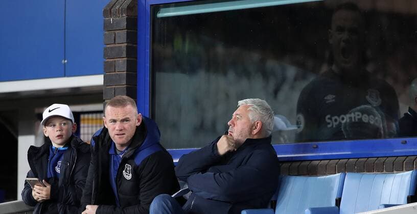 Bilder des Tages - SPORT Football - 2017 2018 UEFA Europa League - Group E: Everton vs. Olympique Lyonnais (Lyon) Wayne Rooney , his son and agent Paul Stratford watch the match at Goodison Park. COLORSPORT LYNNE CAMERON 