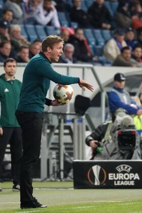 Julian Nagelsmann team manager Head coach Hoffenheim gives Instructions gesticulates with the Poor gesticulate Gives instructions gesticulate at Field edge to the Seitenauslinie Football UEFA Europe League TSG 1899 Hoffenheim Istanbul Basaksehir xozx