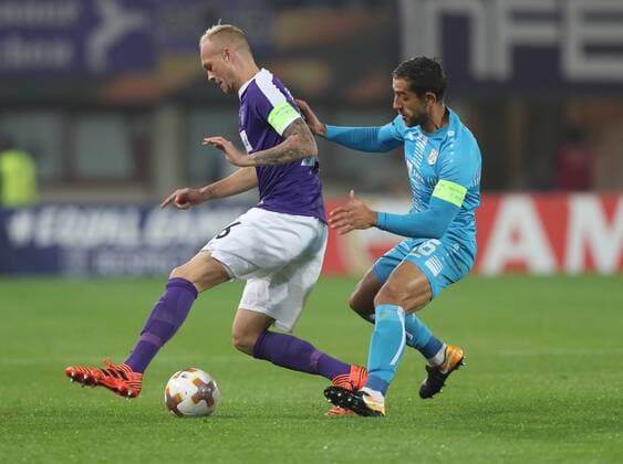 SOCCER - EL, A.Wien vs Rijeka VIENNA,AUSTRIA,19.OCT.17 - SOCCER - UEFA Europa League, FK Austria Wien vs HNK Rijeka. Image shows Raphael Holzhauser (A.Wien) and Mate Males (Rijeka). GEPAxpictures xChristianxOrt