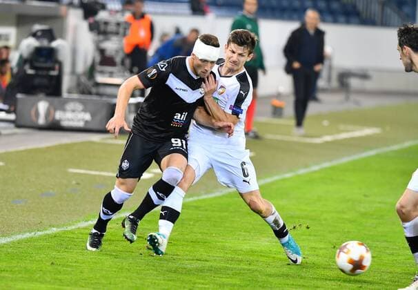 19 10 2017 Lucerne Swissporarena Football men Europe League Season 2017 2018 FC Lugano Viktoria Pilsen 3 2 Picture shows 91 Dragan Mihajlovic FC Lugano left against 6 Vaclav Pilar Action shot duel