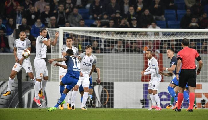 Penalty scene Torraumszene Free kick Kerem Demirbay TSG 1899 Hoffenheim against Wall TSG 1899 Hoffenheim vs Istanbul BB Medipol Basaksehir Europe League 19 10 2017 TSG 1899 Hoffenheim vs Istanbul BB Medipol Basaksehir