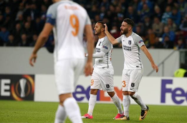 Football Europe League TSG 1899 Hoffenheim Istanbul Basaksehir Group C at 19 10 2017 in the Wirsol Rhine Neckar Arena xmdx Kerim Frey 29 Istanbul Basaksehir left awards Torchance TSG 1899 Hoffenheim Istanbul Basaksehir