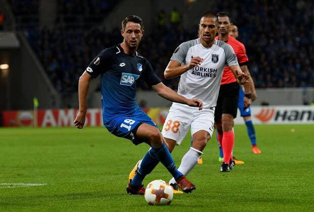 19 10 2017 xfux Football Europe League TSG 1899 Hoffenheim Istanbul Basaksehir FK emspor v l Mark Uth 1899 Hoffenheim Goekhan Inler Istanbul Basaksehir FK Sinsheim